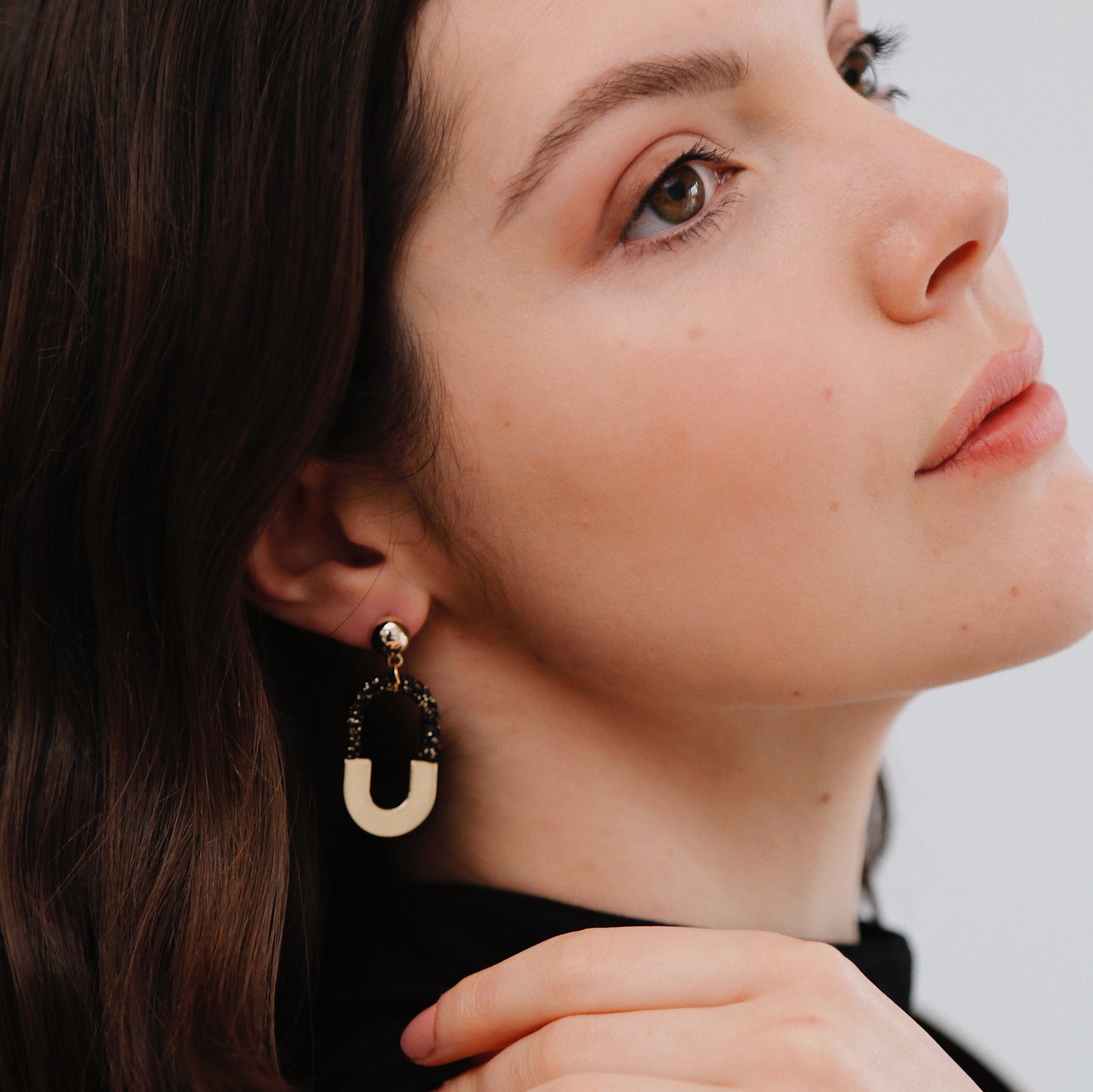 Fibre and Alloy oval earrings - knottinger.