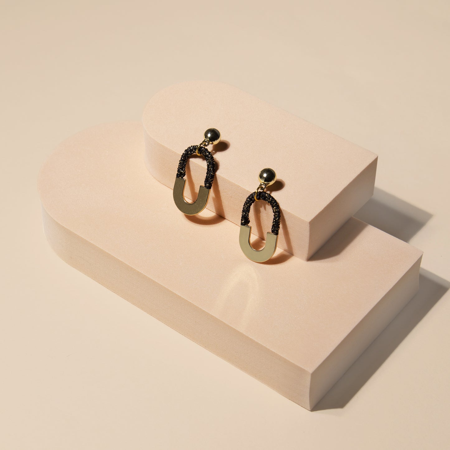 Fibre and Alloy oval earrings - knottinger.