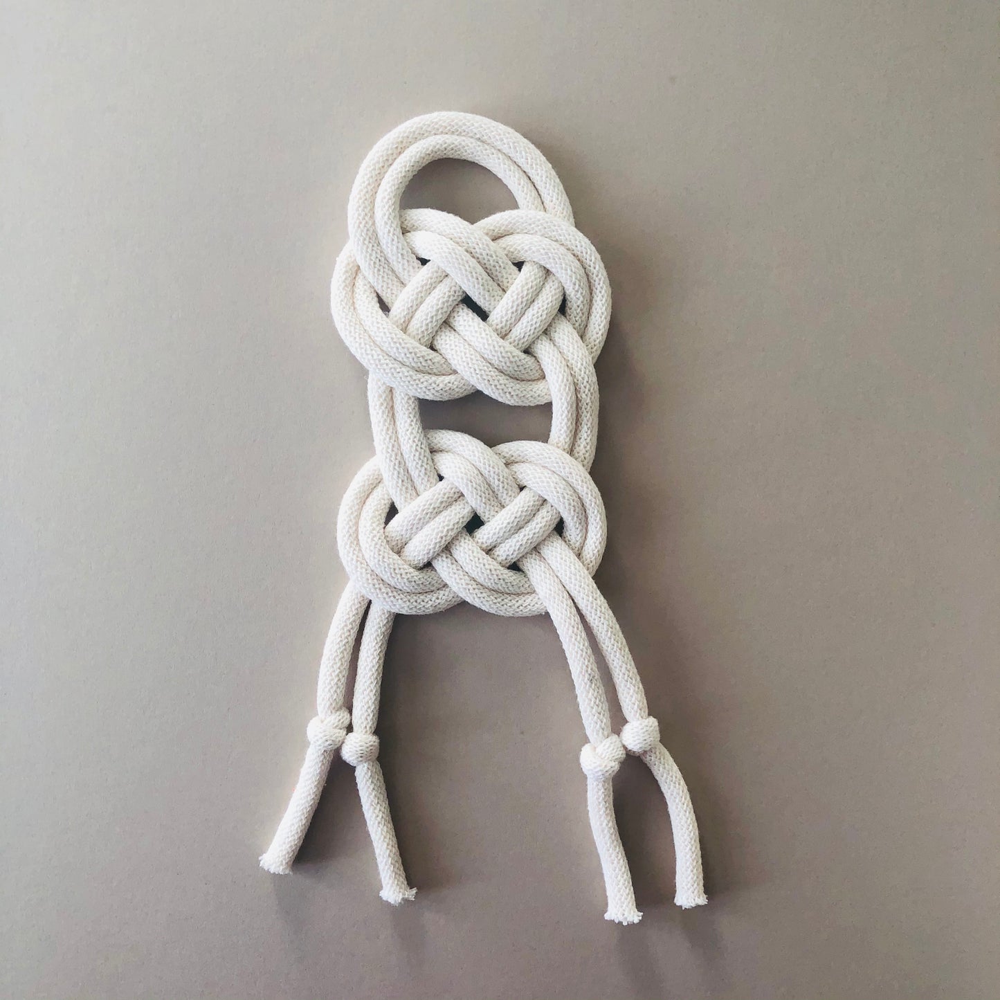 Wall Knot ‘Noomi’ - Macrame wall hanging - knottinger.