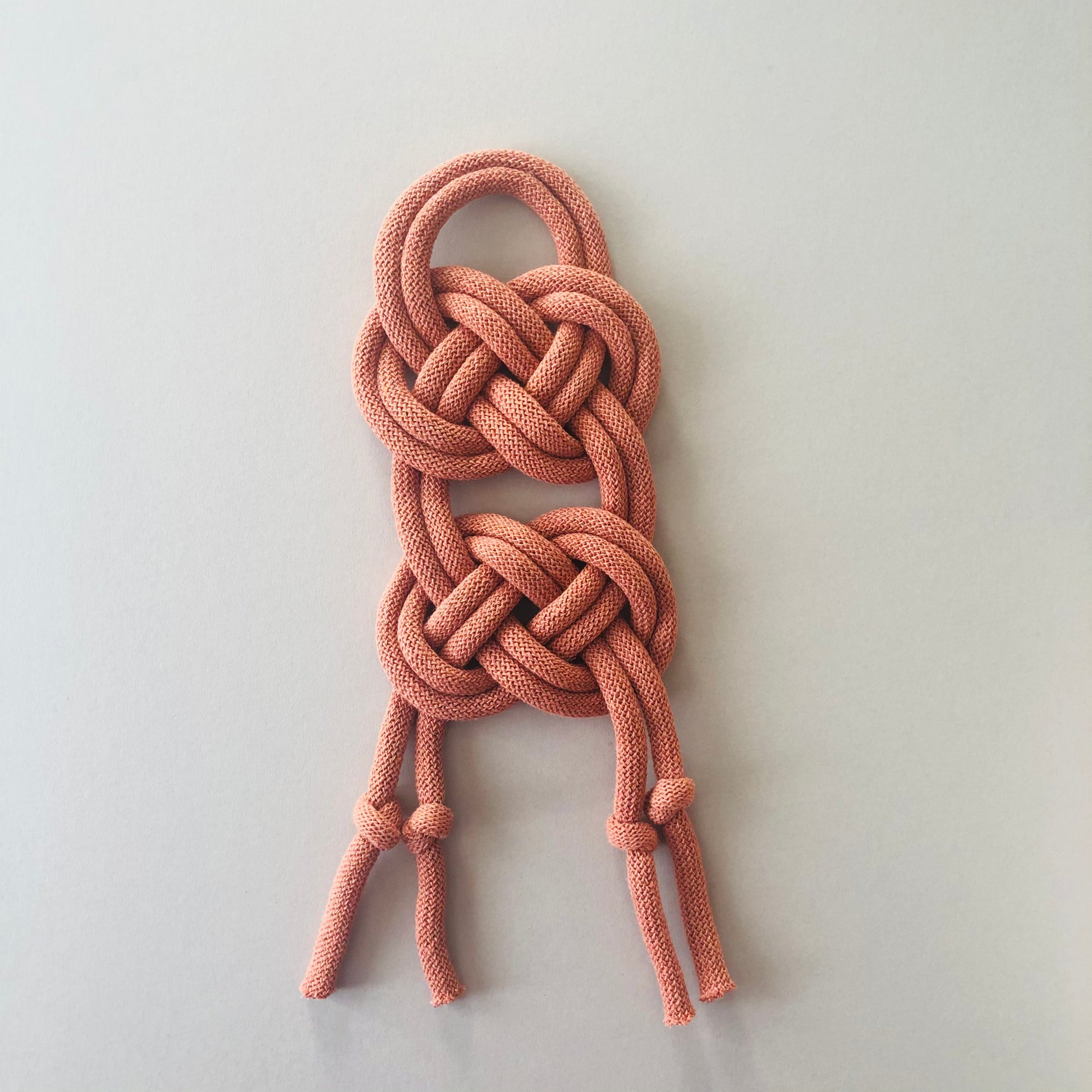 Wall Knot ‘Noomi’ - Macrame wall hanging - knottinger.