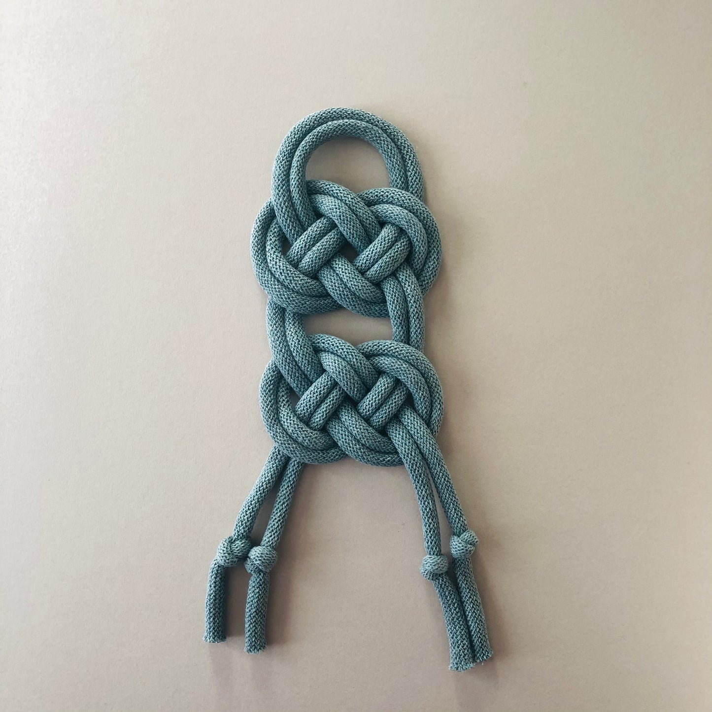 Wall Knot ‘Noomi’ - Macrame wall hanging - knottinger.
